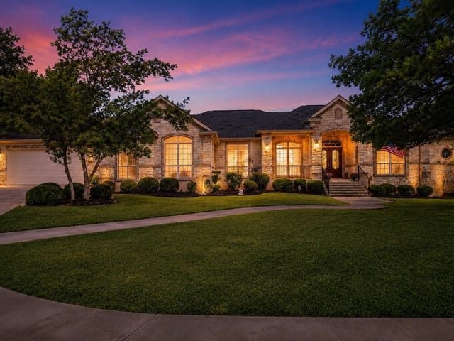 205 W Majestic Oak LN