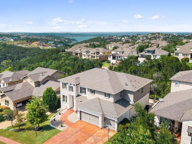 205 Woodlands CT