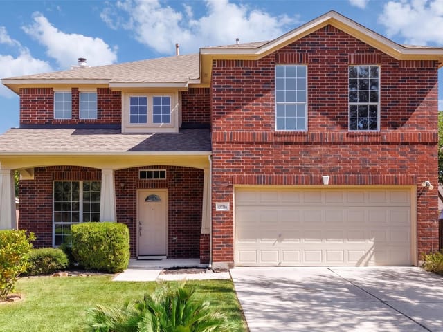 20516 Farm Pond LN