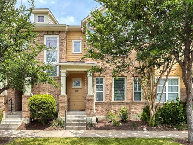 2056 Zach Scott St