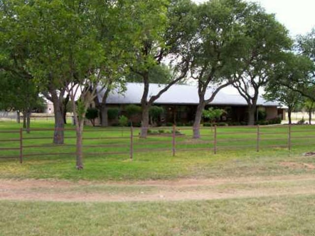 2059 Ranch Road 1323