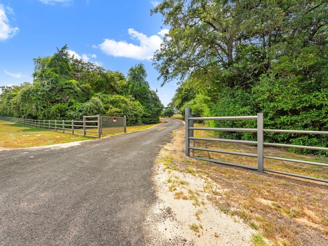 206 22 Hills RD