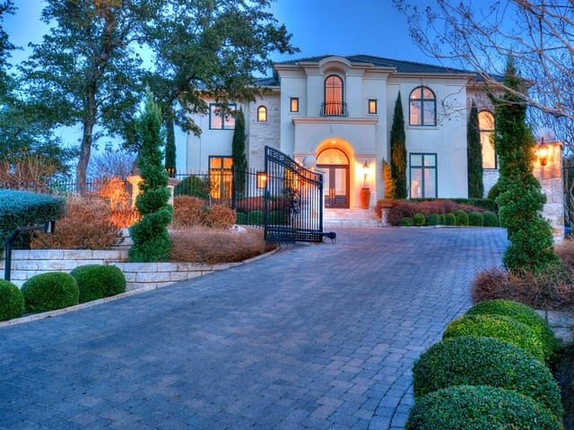206 Costa Bella Dr