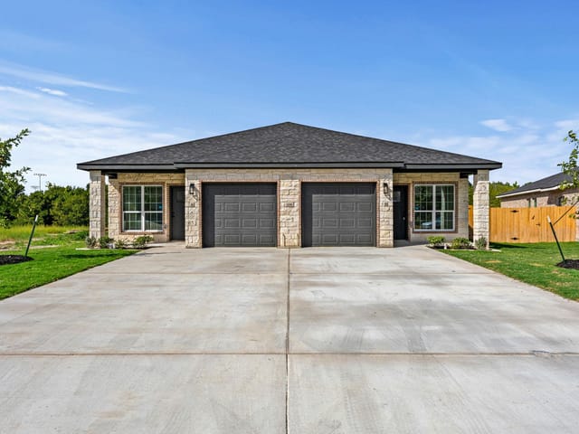 206 Dolphin DR