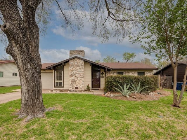 206 E Lisa Dr