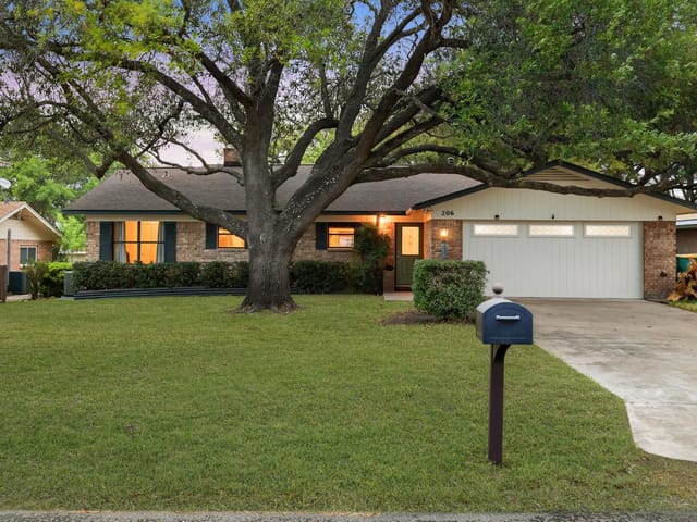206 E Pheasant RD