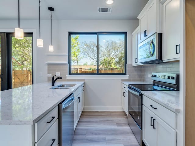 206 E Wonsley DR Unit #2