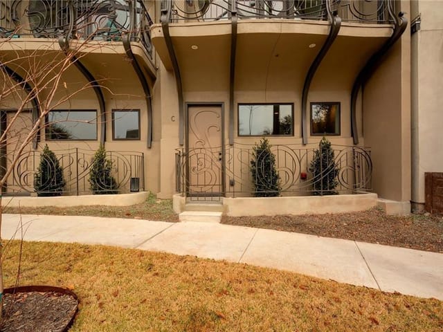 206 East Live Oak St Unit #C