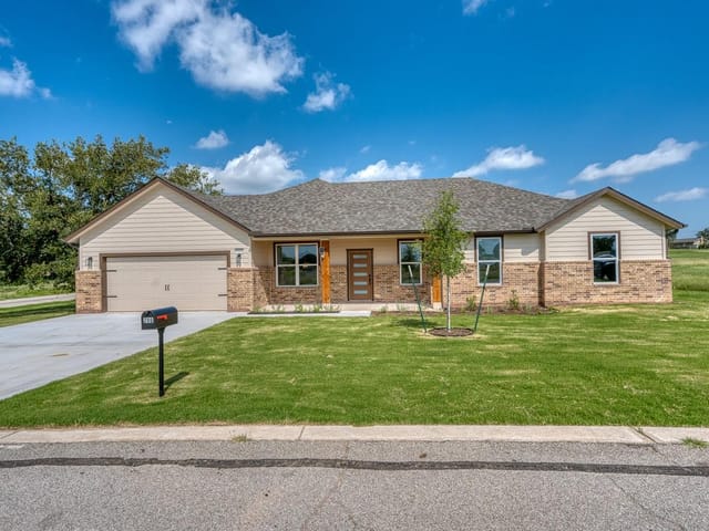 206 Oak Grove Pkwy