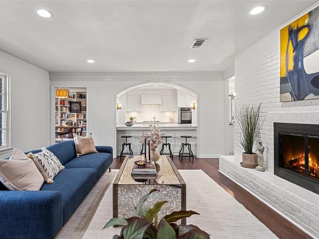 206 Reveille Rd
