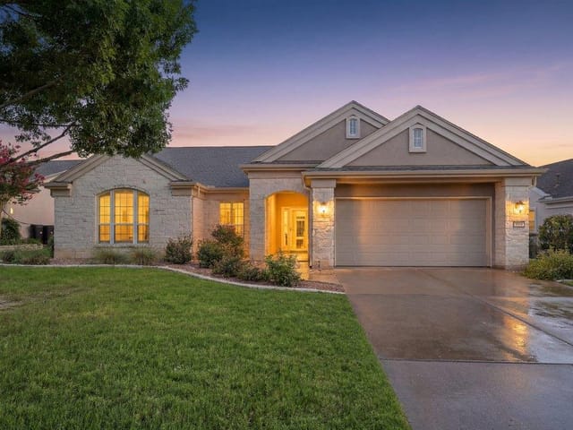 207 Breezeway LN