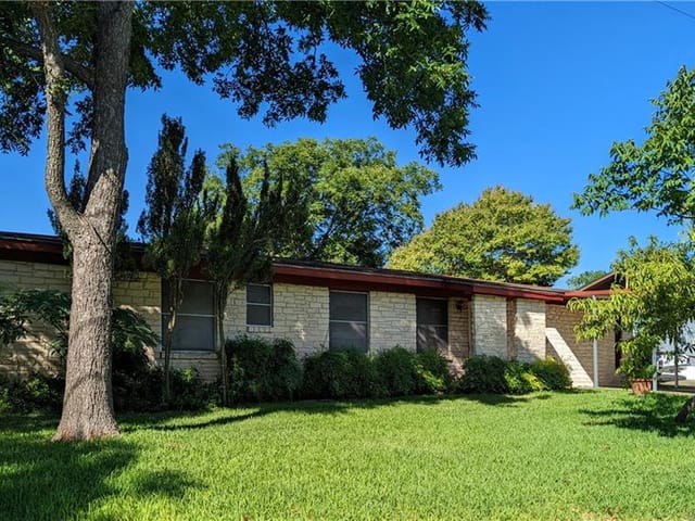 207 E Lola Dr