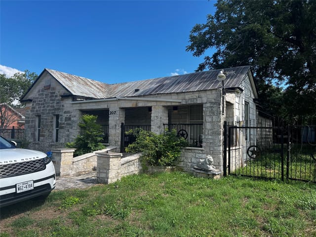 207 Miller St