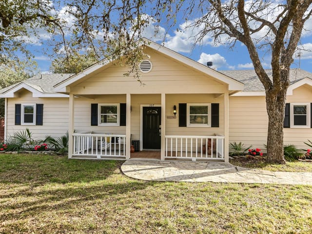 207 River Oaks Dr