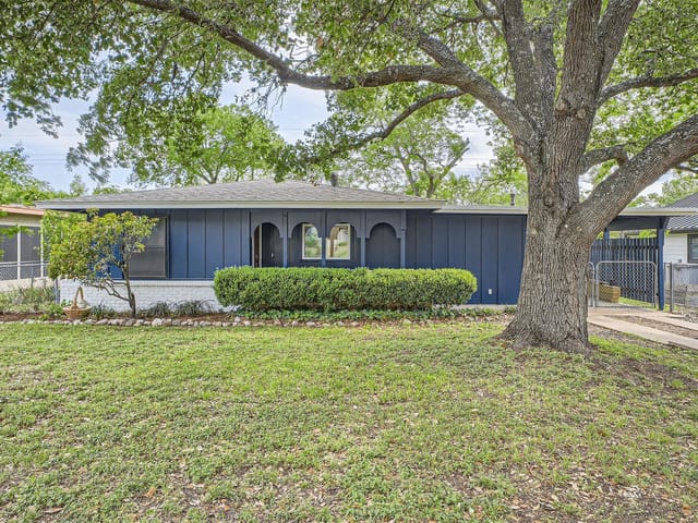 207 Rowland Dr