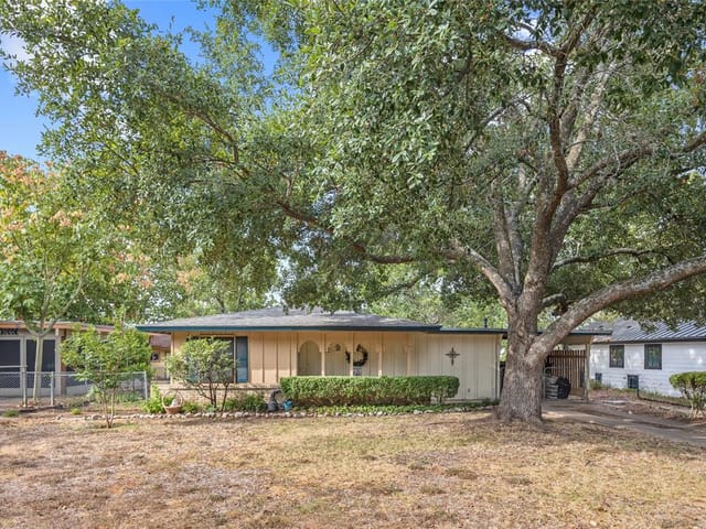 207 Rowland Dr