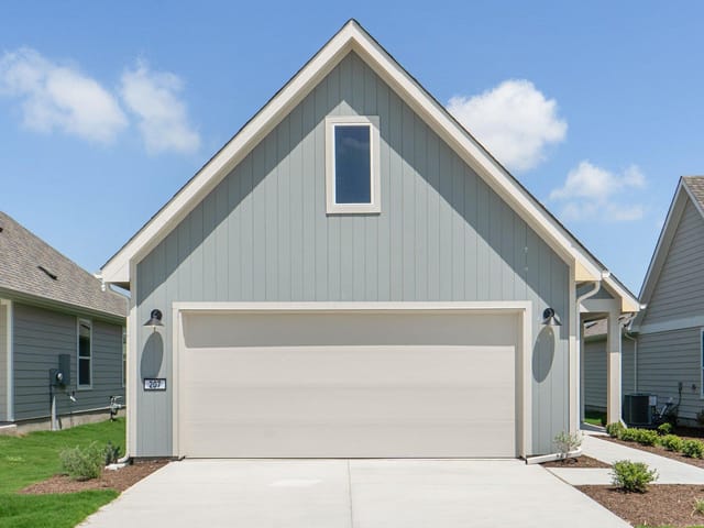 207 Smokestack LN