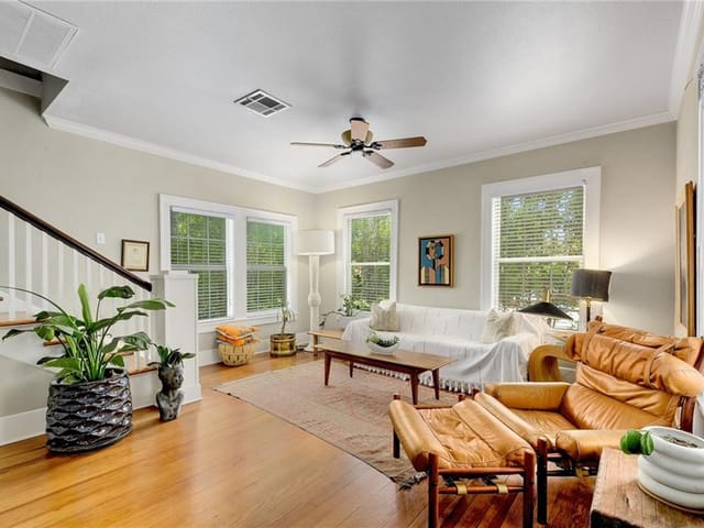 207 W 35th St