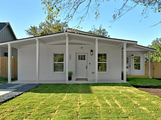 207 W Croslin St