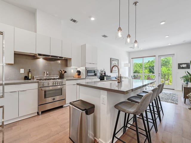 207 W Johanna ST Unit #204