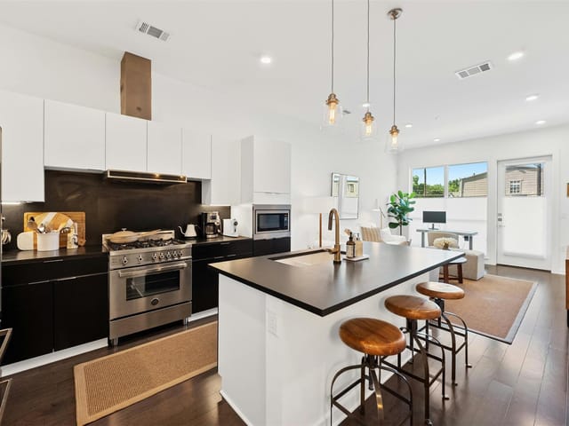 207 W Johanna ST Unit #209
