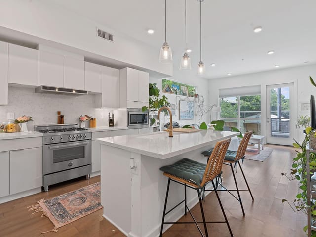 207 W Johanna ST Unit #211