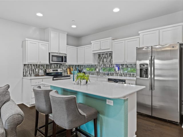 208 Birch Oak LN