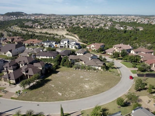 208 Bisset Ct