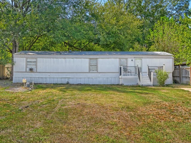 208 Circle DR