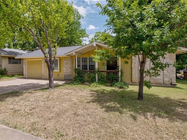 208 E Starling Dr
