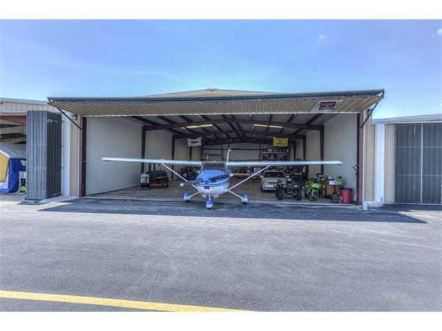 208 Flightline RD