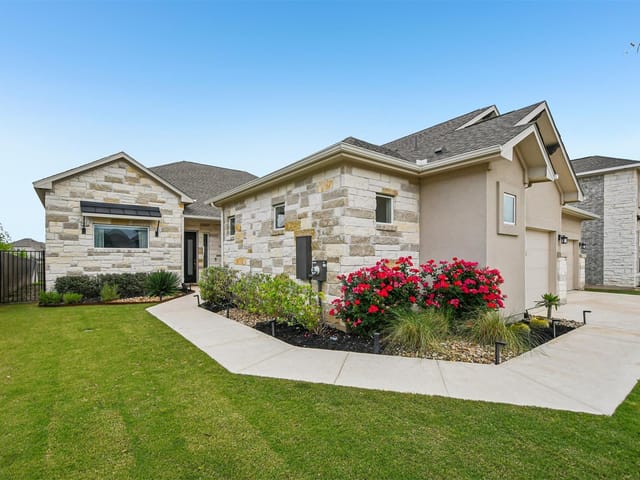 208 Great Lawn BND