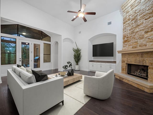 208 Indianwood Dr
