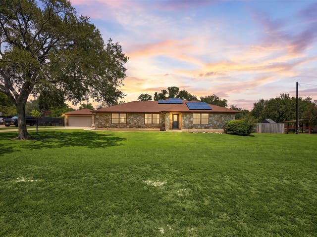 208 Maple DR