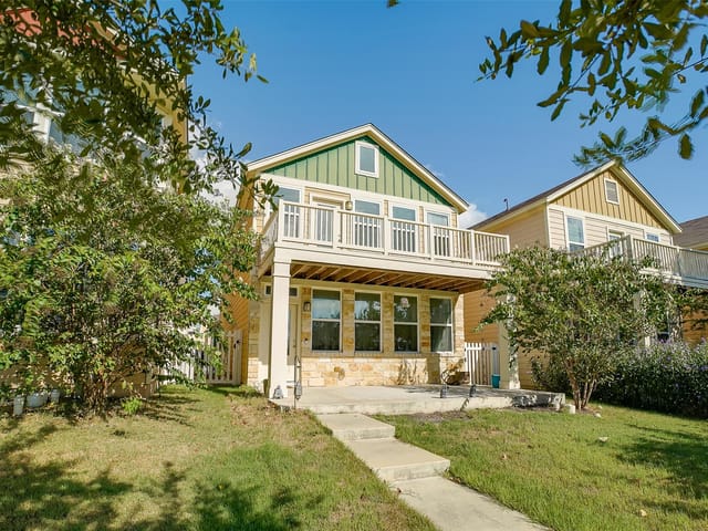 208 Martha LN