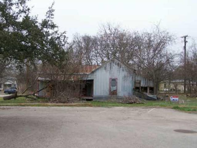 208 Myrtle LN