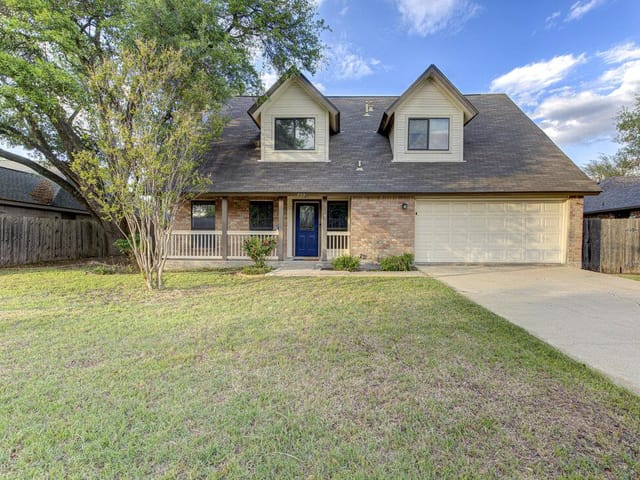 208 Oak Ridge Dr