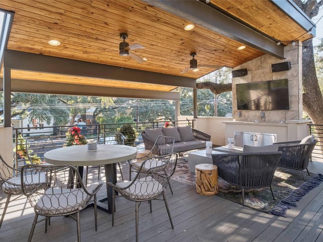 208 Park Ln
