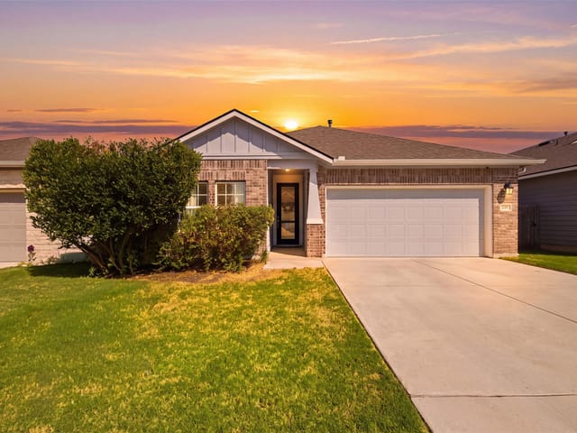 208 Winding Hollow LN