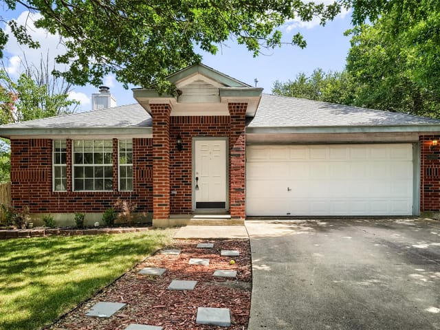 20801 Trotters LN