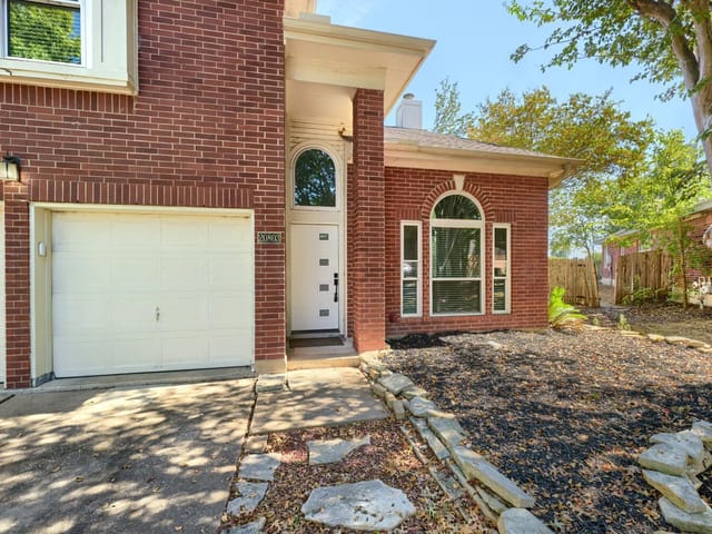 20803 Trotters LN