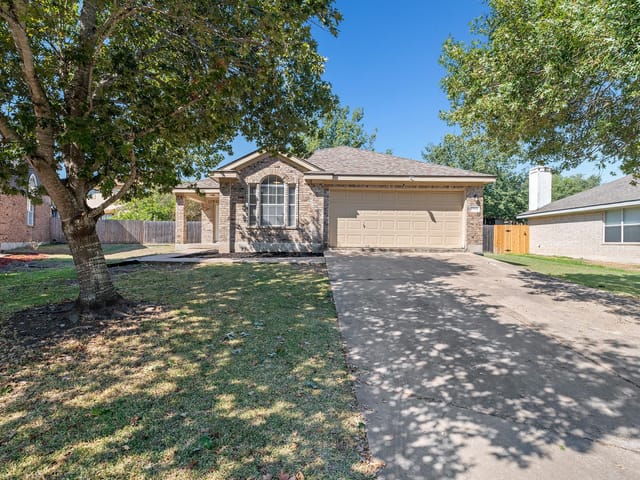 20804 Trotters Ln