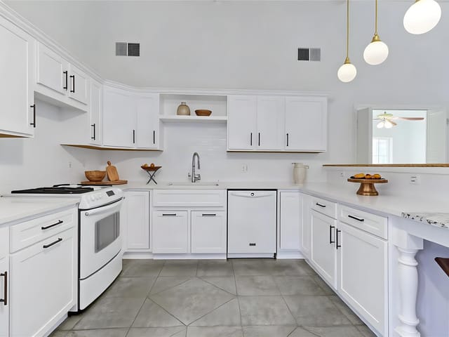 2084 Upper Elgin River RD