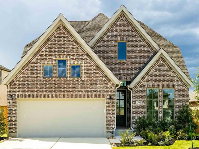 209 Amber Oak LN