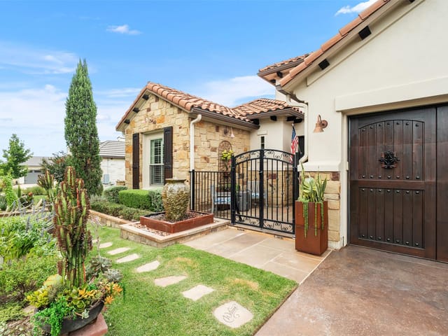 209 E Cimarron Hills Trl E