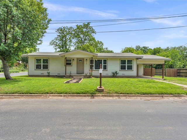 209 E Live Oak St