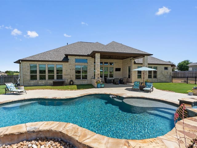 209 E Vienna DR