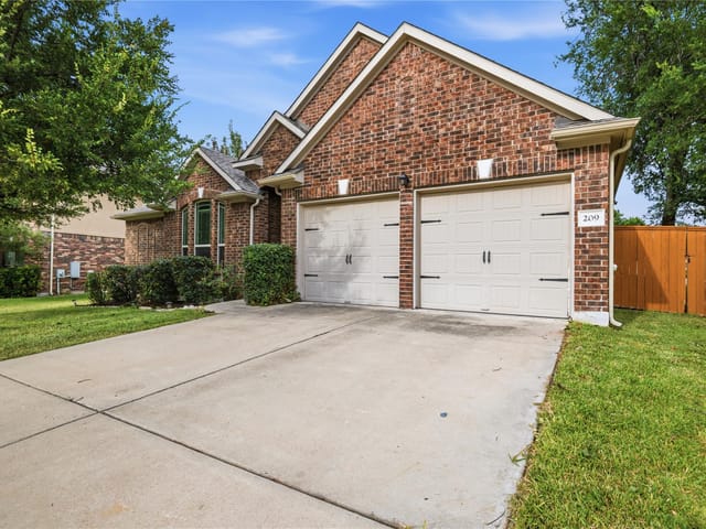 209 Monahans DR