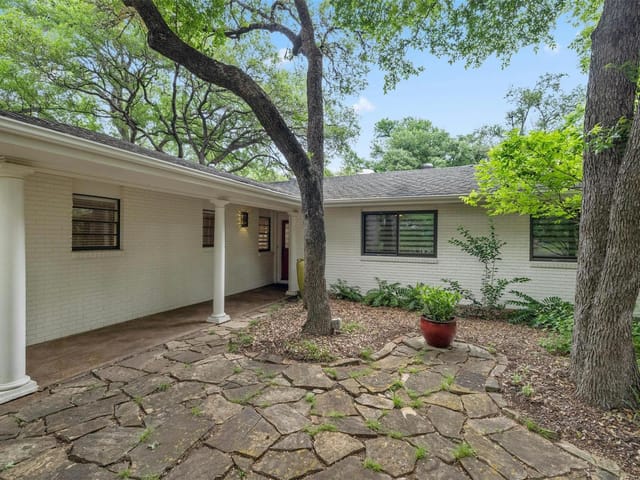 209 Westlake Dr