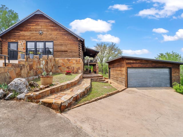 210 Circle DR